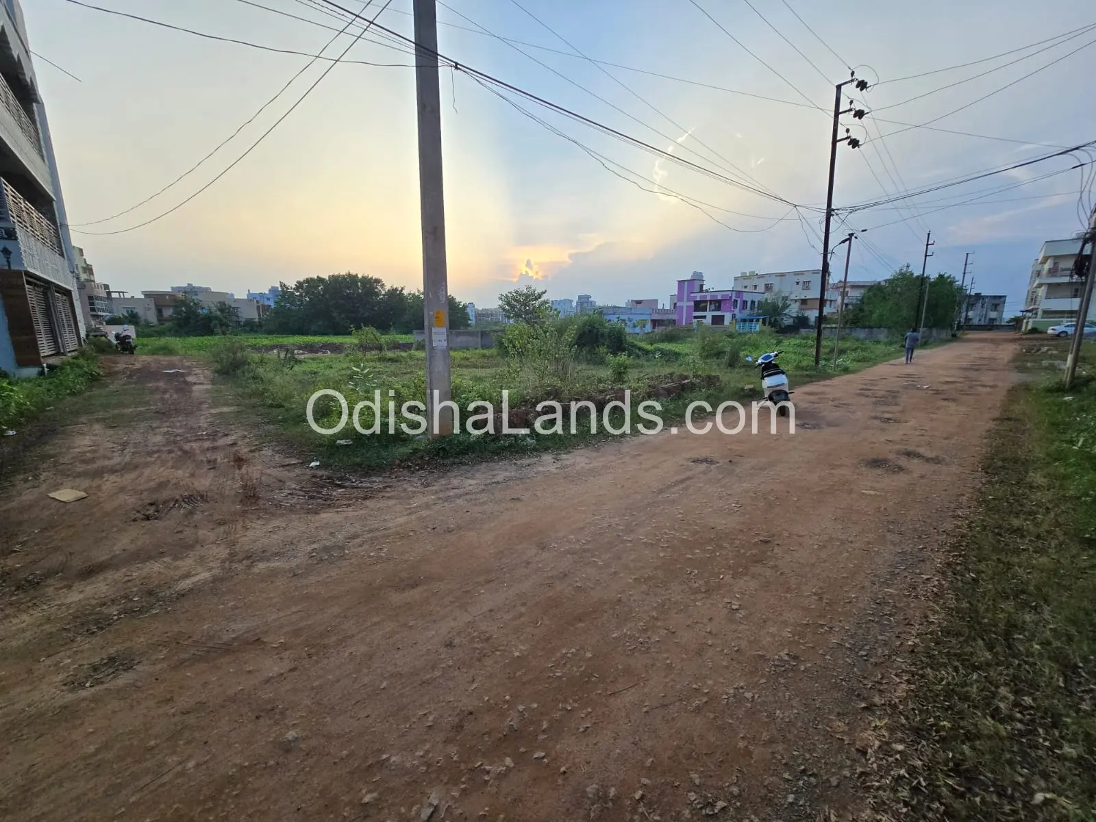 3000 sqft corner land for sale in patia.