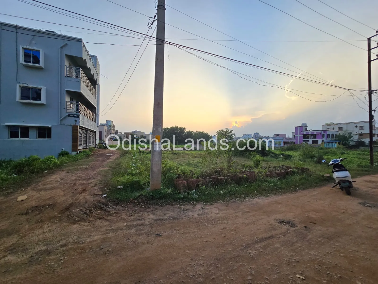 3000 sqft corner land for sale in patia.