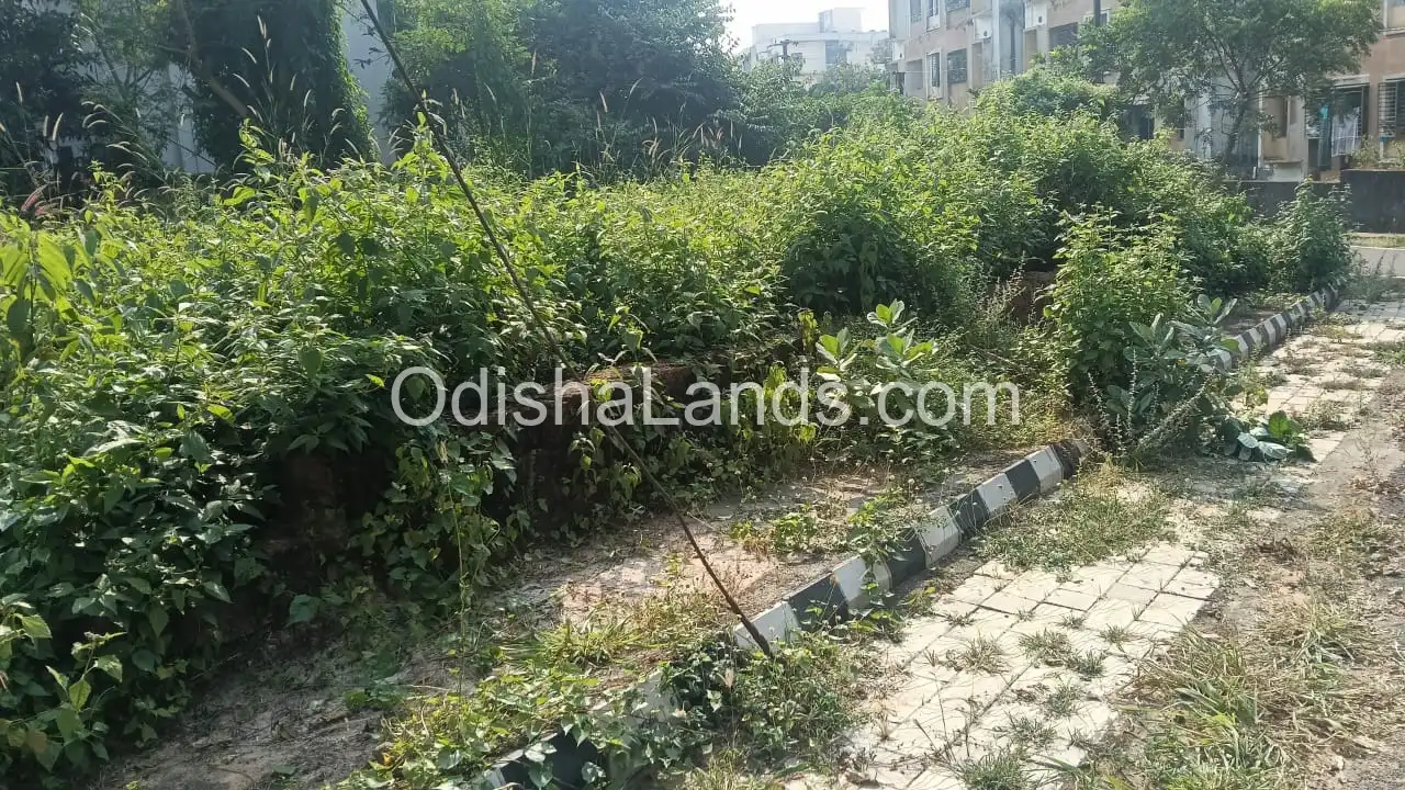 2400 sqft corner property for sale in Kalinga Nagar.