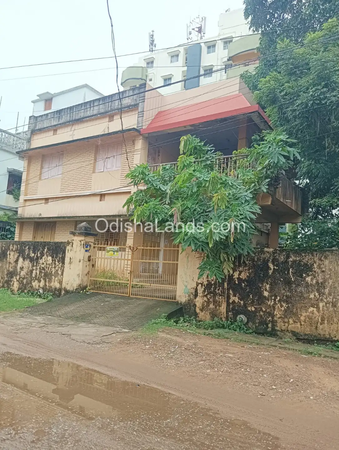 4200 sqft land for sale nearby Jaydevvihar Mayfare hotel.