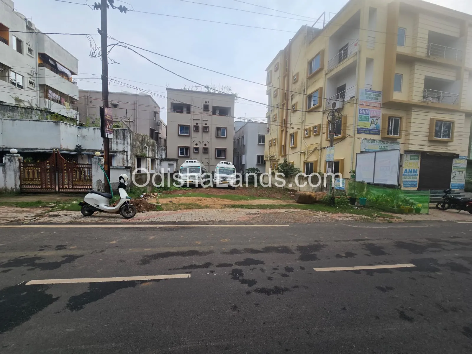 3000 sqft commercail land for sale in Niladri vihar.