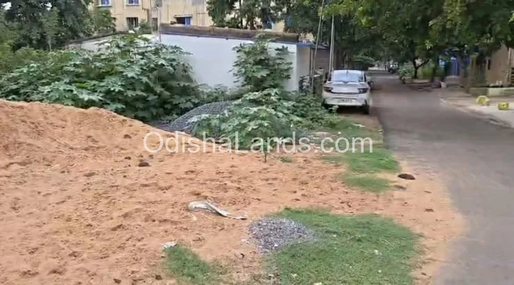 3000 sqft GA corner plot fao sale in Niladrivihar.
