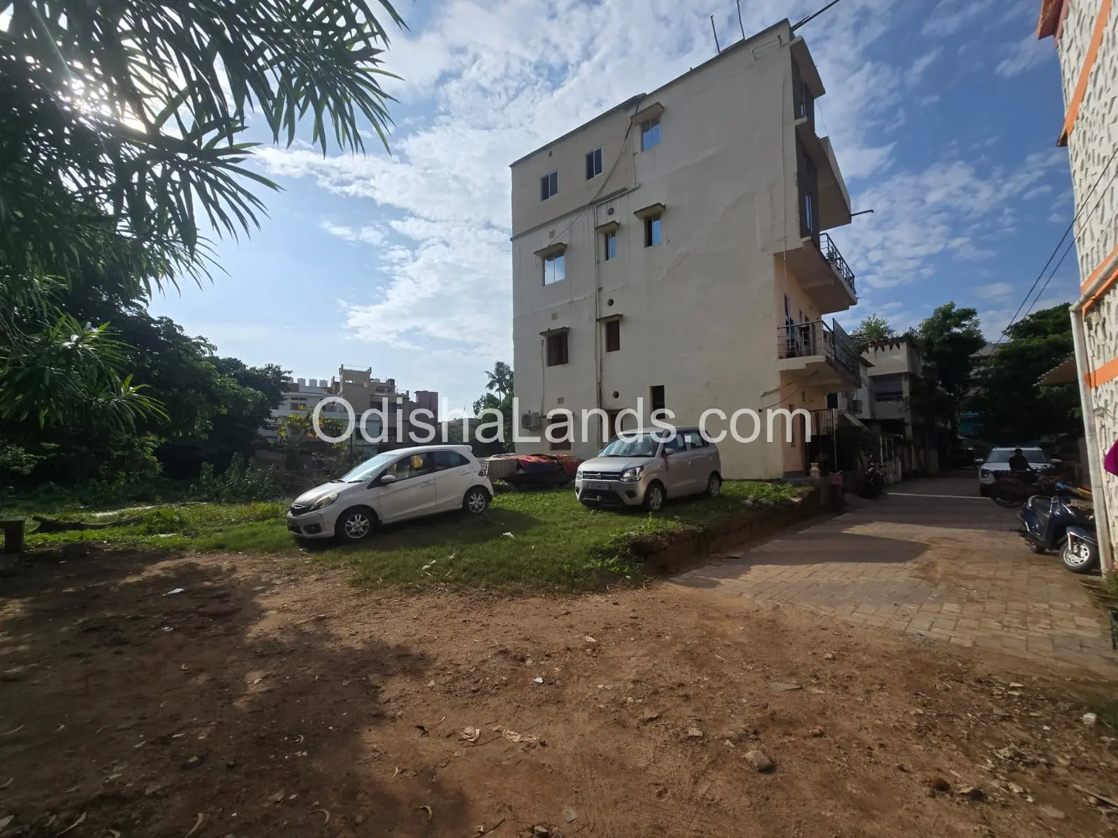 1500 corner property for sale in GGP colony.